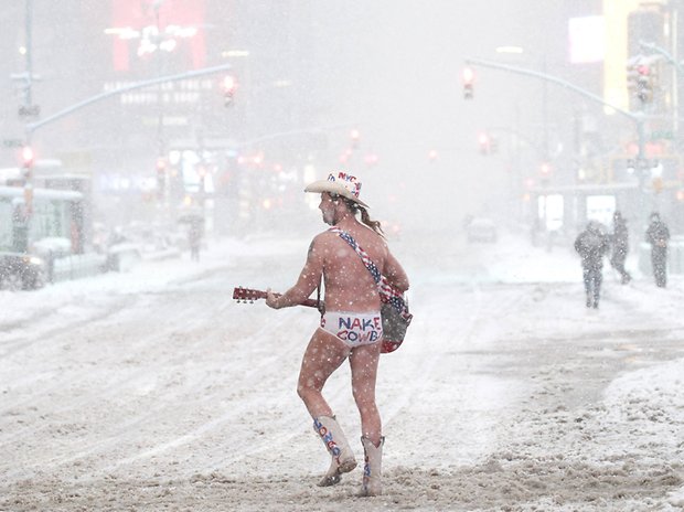 State of emergency imposed: Curious pictures: Mega snow paralyzes New York