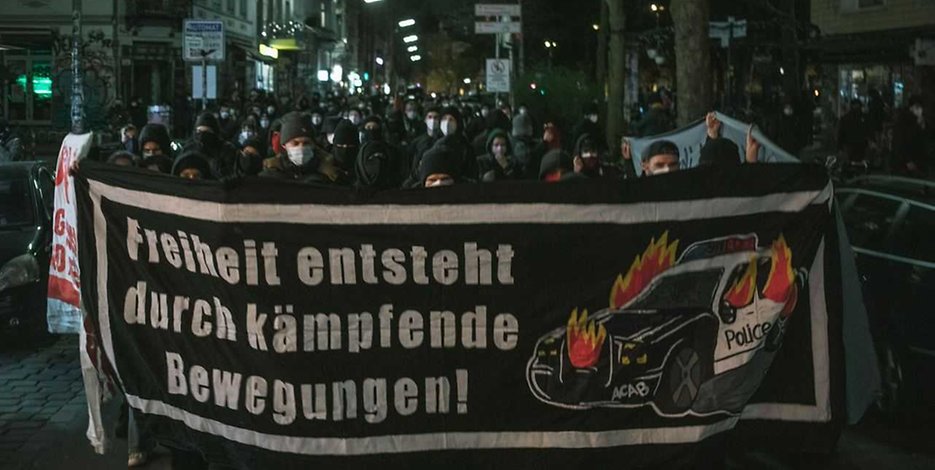 unangemeldet nach corona demo 150 menschen ziehen durch hamburg mopo