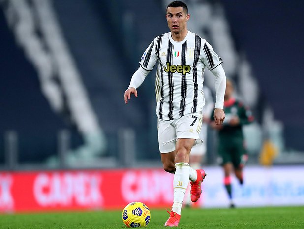 Doppelpack Cristiano Ronaldo Erklimmt Olymp Der Fussball Gotter Mopo