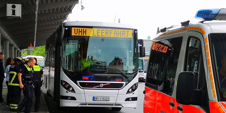 Bus Unfall In Hamburg Frau Sturzt Am Bergedorfer Zob Fuss Uberrollt Mopo