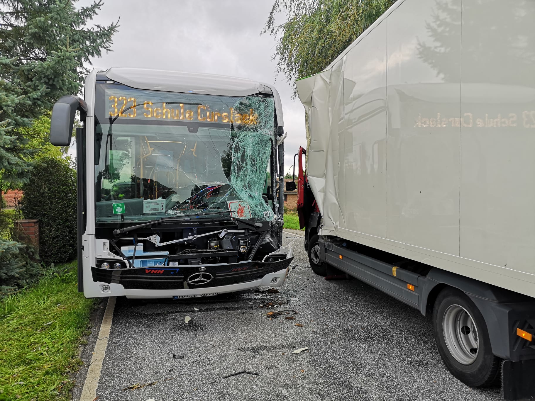 Hamburg: bus and truck collide – three students injured