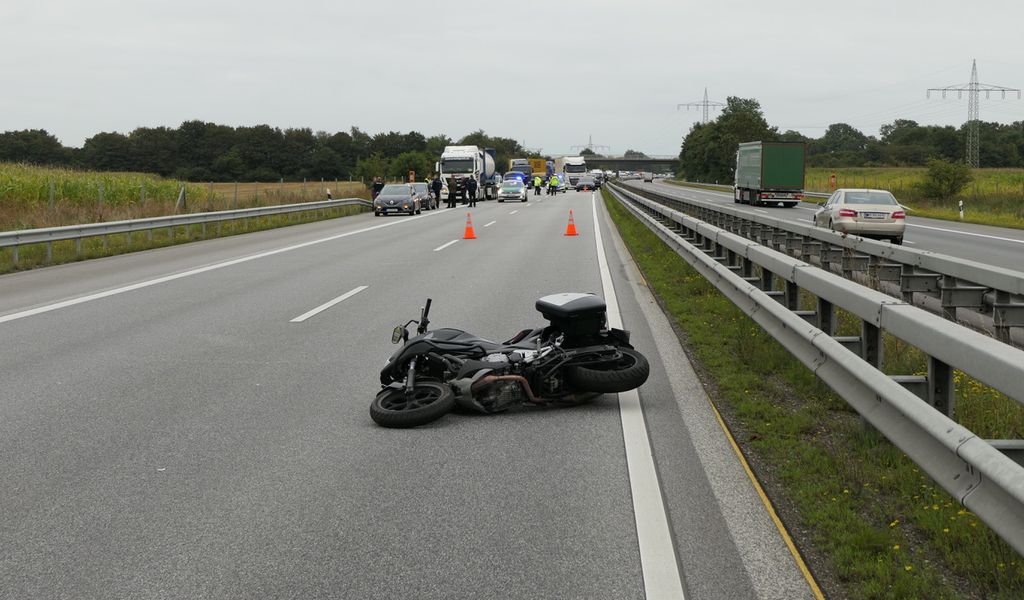 Unfall Auf A7 Sorgt Fur Sperrung Und Stau Im Norden Mopo